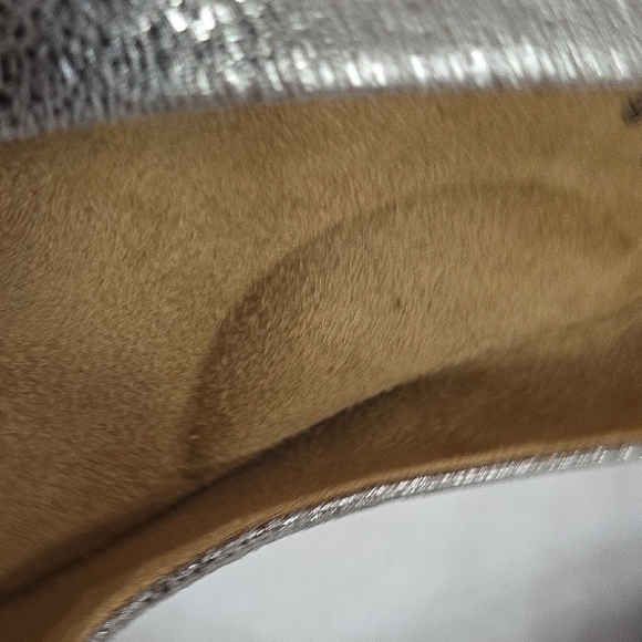 SoftWalk Women's Slip-On Flats Shoes Silver Leather Uppers Arch Support 6.5 EUC - Picture 9 of 10